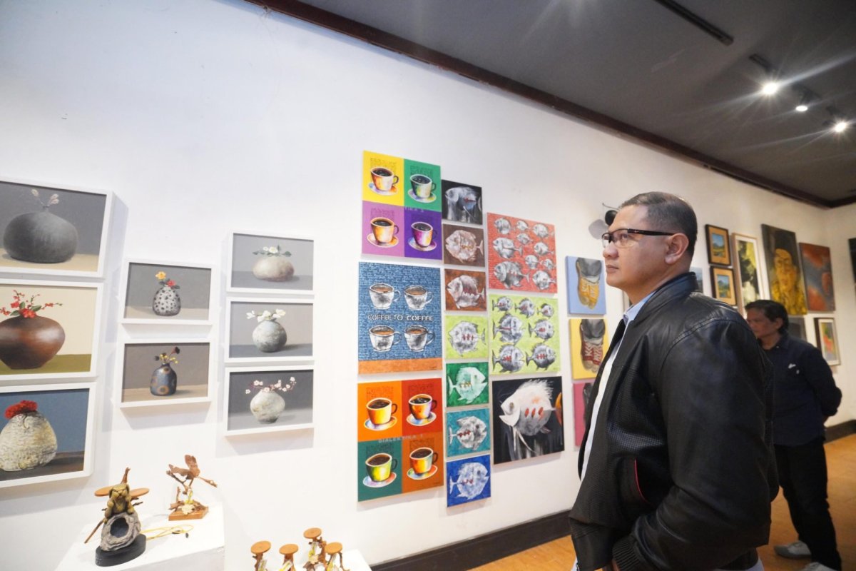 Pj. Wali Kota Batu Aries Lihat Pameran Seni dan Kerajinan di Galeri Raos