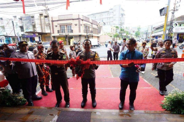 Pj. Wali Kota Batu Aries Bersama Forkopimda Resmikan Pos PAM Nataru Batu Town Square