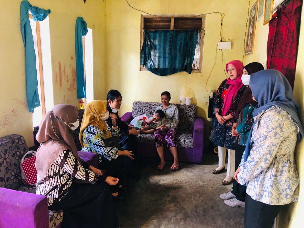 Pj. Wali Kota Batu Dr. Aries Bersama Kepala OPD Kunjungi Anak Asuh Balita Stunting