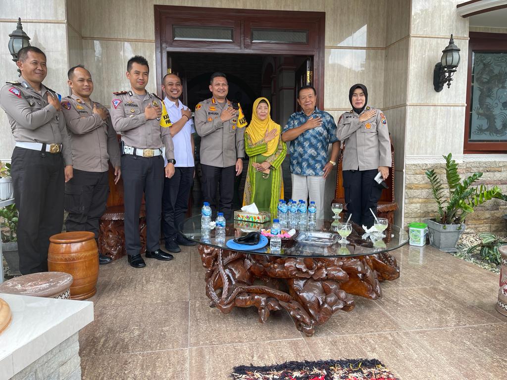 Wujudkan Perhatian dan Kepedulian, Kombes Pol. Buher Anjangsana ke Purnawirawan Polri serta Anggota yang Sakit