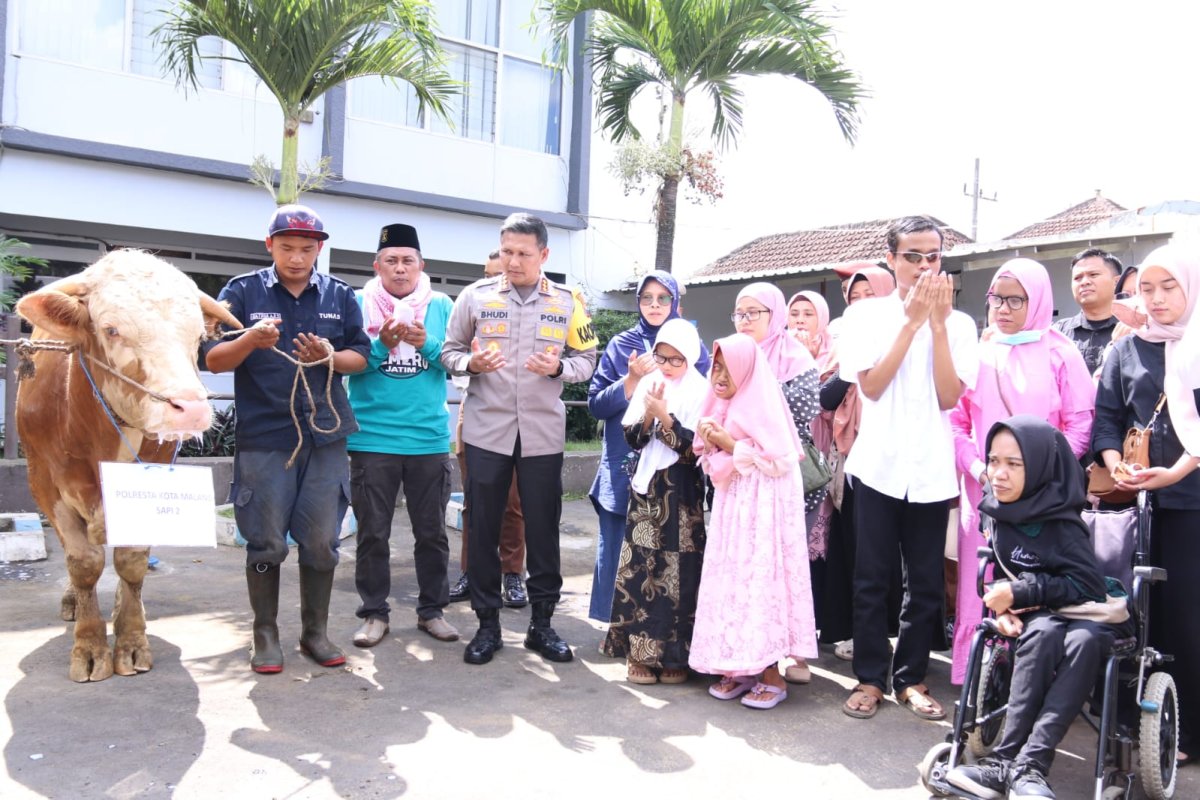Kepedulian Polresta Malang, Bantu Penyandang Disabilitas Pengkurban Idul Adha 1444 Hijriyah