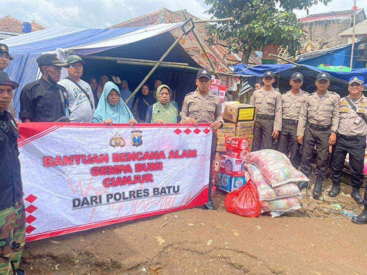 Peduli Korban Gempa Bumi di Cianjur, Polres Batu Salurkan Bantuan Berupa Sembako