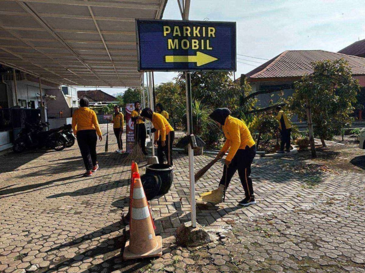 Polwan Polres Batu Gelar Baksos HUT Polwan ke-77, Wujud Kepedulian Masyarakat dan Lingkungan