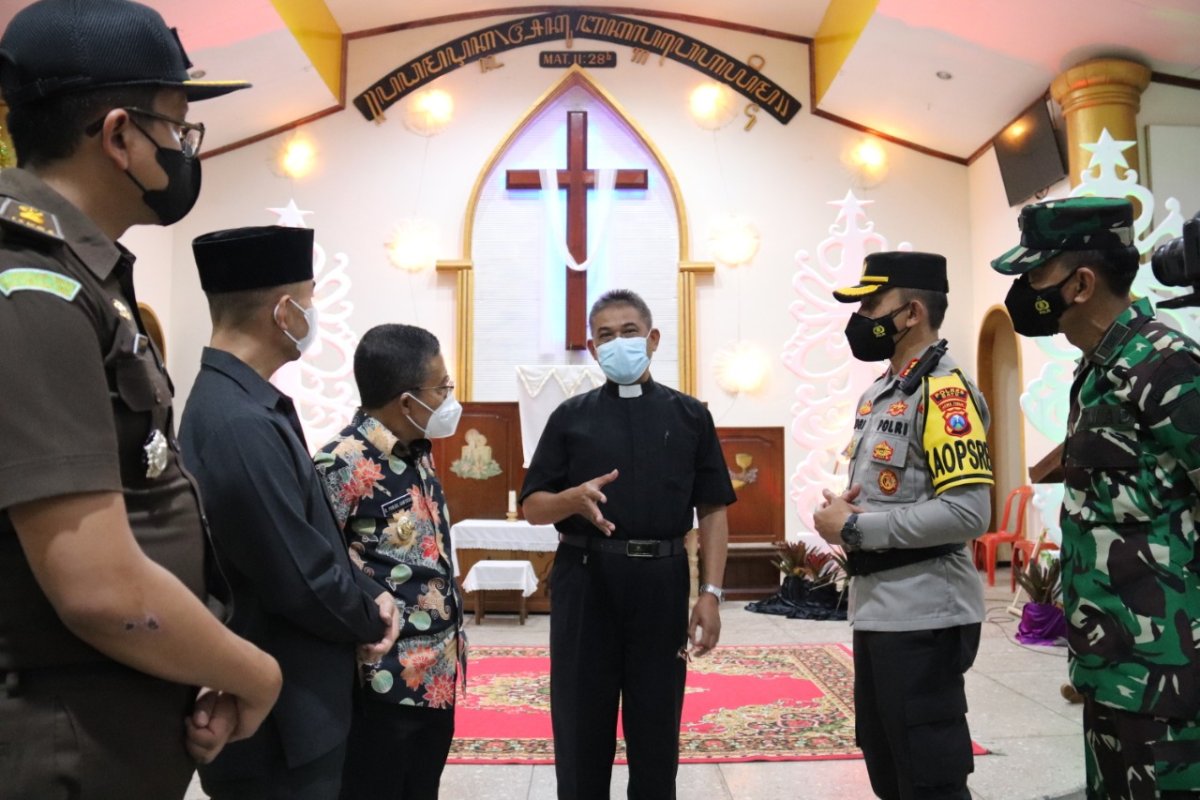 Pastikan Prokes Perayaan Natal, AKBP Yogi Cek Kesiapan Gereja di Kota Batu
