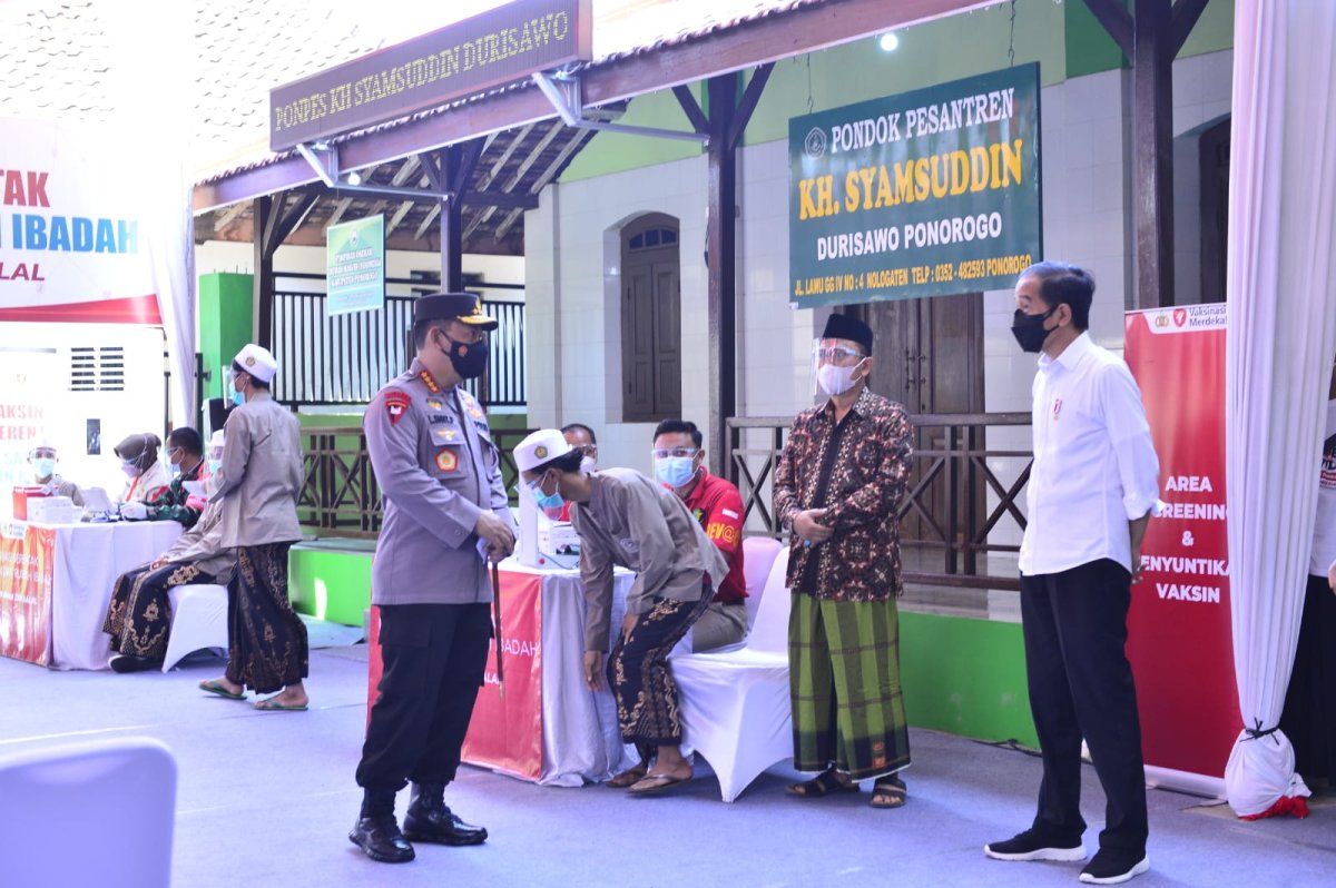 Presiden RI dan Kapolri, Tinjau Vaksinasi Merdeka di Ponpes dan Tempat Ibadah Se-Indonesia