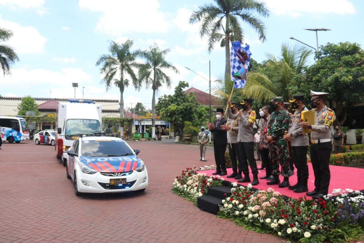 Mudahkan Layanan Masyarakat, Mobil Vaksinasi Drive Thru Diluncurkan Polisi Malang Raya