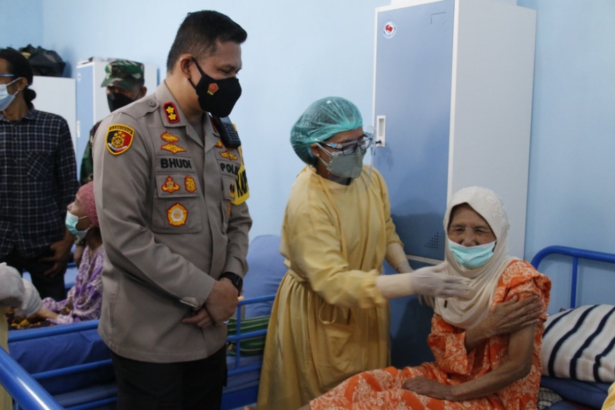 Kapolresta Malang Kota Tinjau Pelaksanaan Vaksinasi Lansia