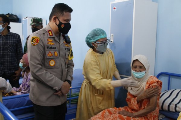 Kapolresta Malang Kota Tinjau Pelaksanaan Vaksinasi Lansia