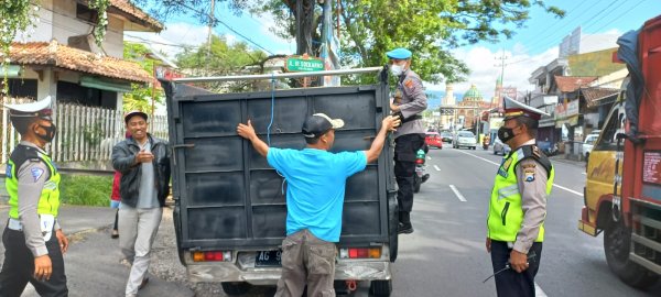 Antisipasi Penyebaran PMK, Polres Batu Masifkan Pos Penyekatan