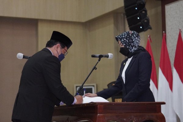 Lantik Pejabat, Dewanti: Empat Jabatan Kosong Akan dilakukan Open Bidding