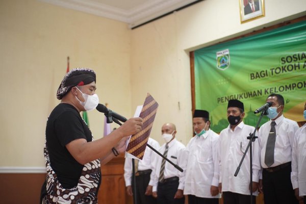 Lantik dan Kukuhkan KKUB, Kades Tulungrejo Suliono: Kerukunan Bukan Hanya Toleransi Saja, Tapi Juga Saling Menjaga