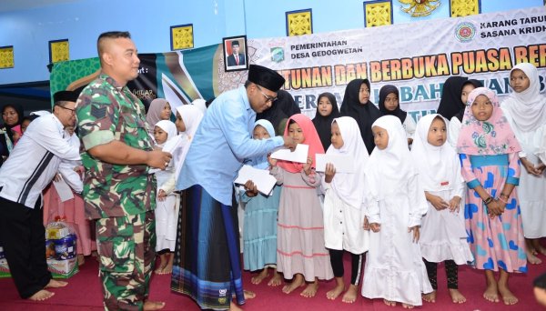 Kartar Sasana Kridha Muda Gedogwetan Turen Gelar Santunan dan Bukber