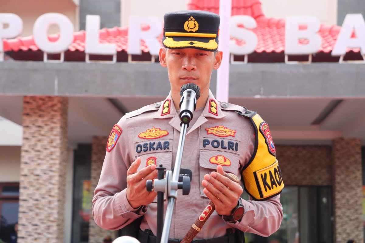 Kapolres Batu AKBP Oskar Pimpin Apel Gelar Pasukan Operasi Keselamatan Semeru 2024