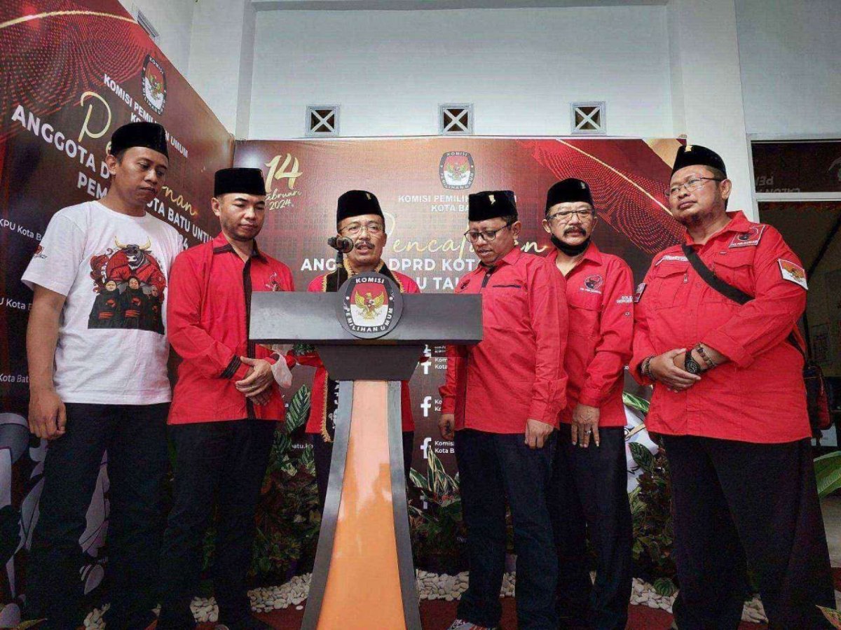 KPU Nyatakan Berkas Lengkap, 30 Bacaleg DPC PDI Perjuangan Kota Batu Optimis Dapat Menangkan Pileg dan Pilpres