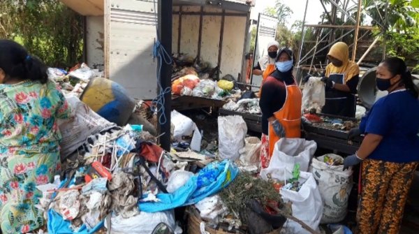 Tunjang Perekonomian Warga, Desa Ngijo Kelola Sampah Jadi Bermanfaat
