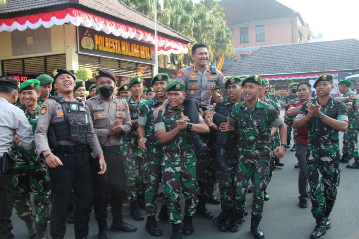 Kado Terindah Hari Bhayangkara Ke-76, TNI Berikan Kejutan Kapolresta Malang Kota