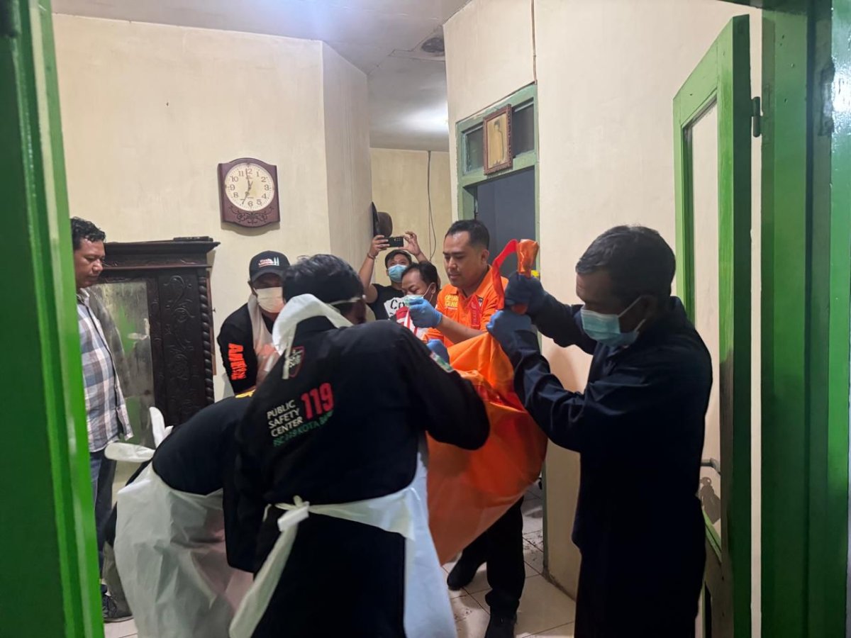 Polres Batu Olah TKP Jenazah Warga Dusun Kapru yang Meninggal Dunia di Dalam Rumah