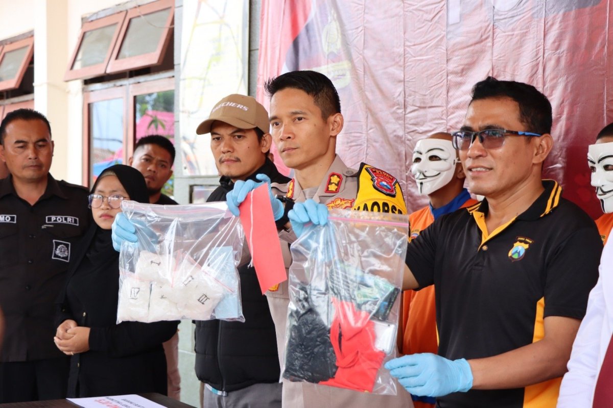 Satreskoba Polres Batu, Berhasil Tangkap TR dan BA Pengedar Narkoba Jenis Sabu 500 Gram