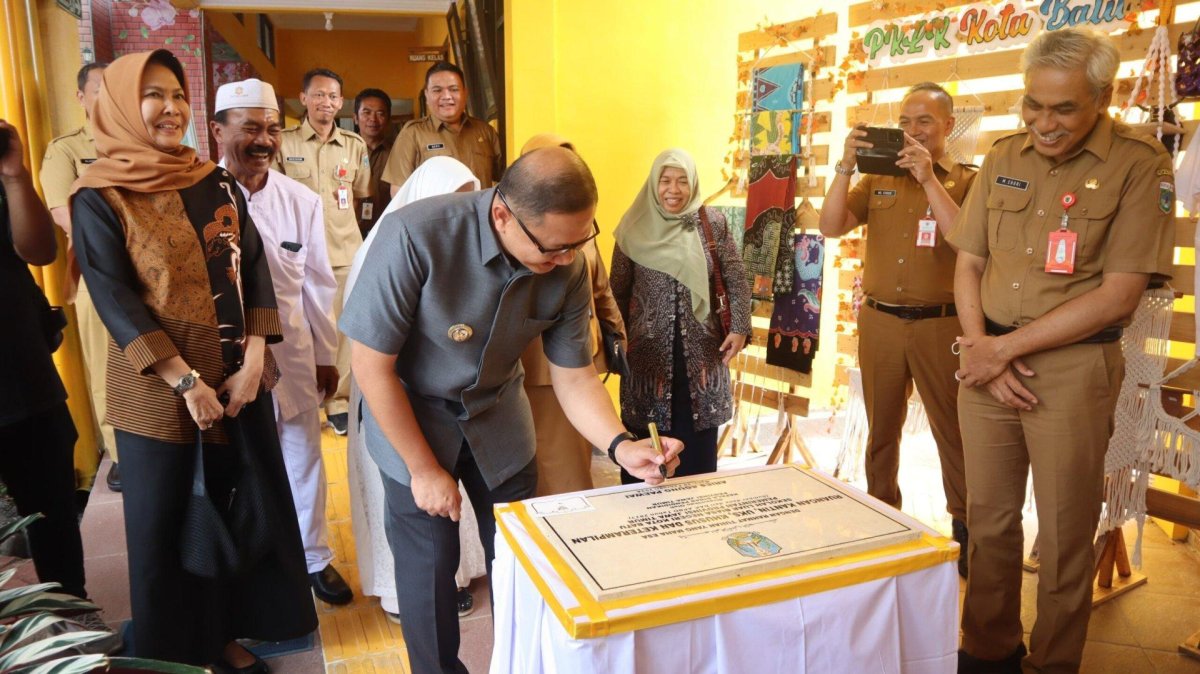 Pj. Wali Kota Batu Dr. Aries Agung Paewai Resmikan SLBN Kota Batu