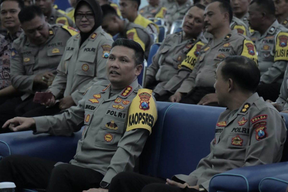 Tingkatkan Kemampuan Bertugas, Kombes Pol. Buher Bekali 559 Polisi RW dengan Latkatpuan