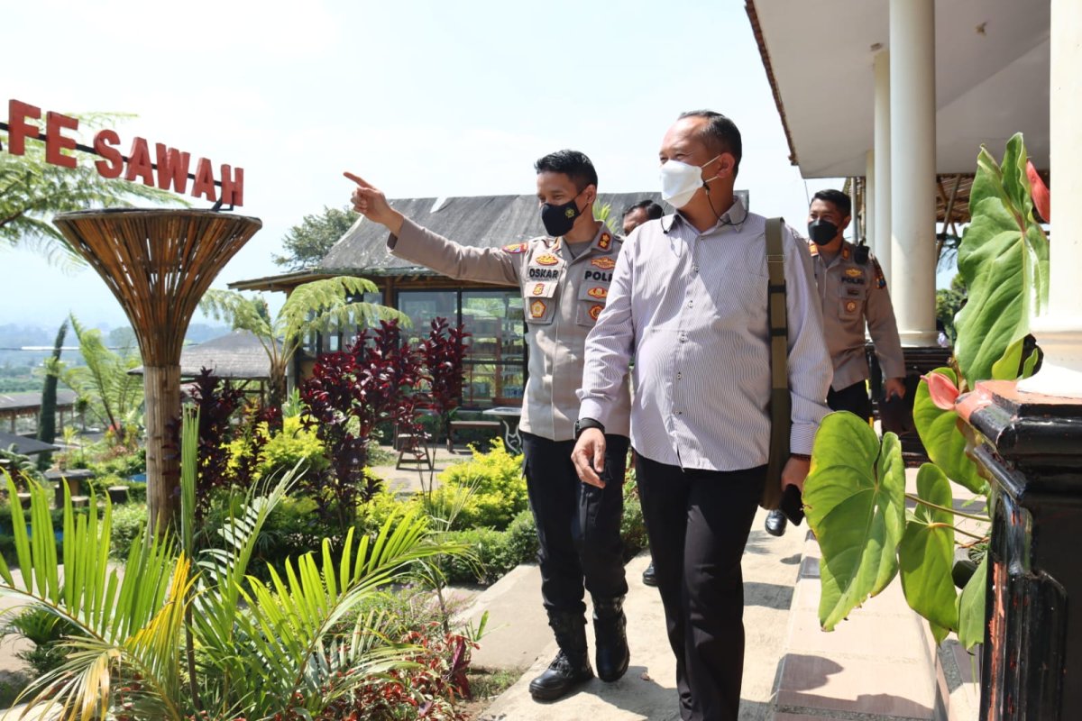 Kapolres Batu AKBP Oskar bersama PJU Kunjungi Kafe Sawah di Pujon Kidul
