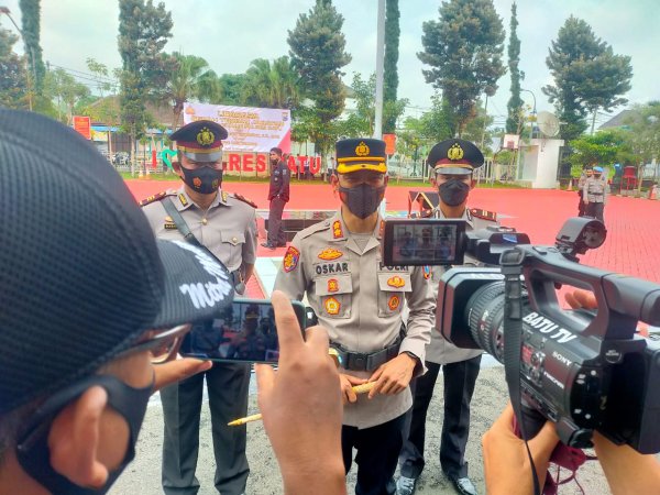 Kapolres Batu AKBP Oskar Pimpin Upacara Sertijab dan Pisah Sambut Kasat Intelkam