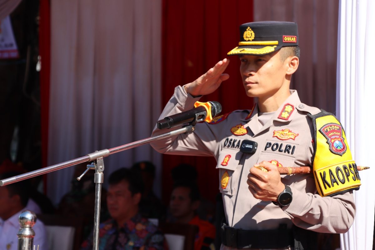 Berikan Rasa Aman Jelang Nataru, Kapolres Batu AKBP Oskar Pimpin Apel Gelar Pasukan Operasi Lilin Semeru 2023