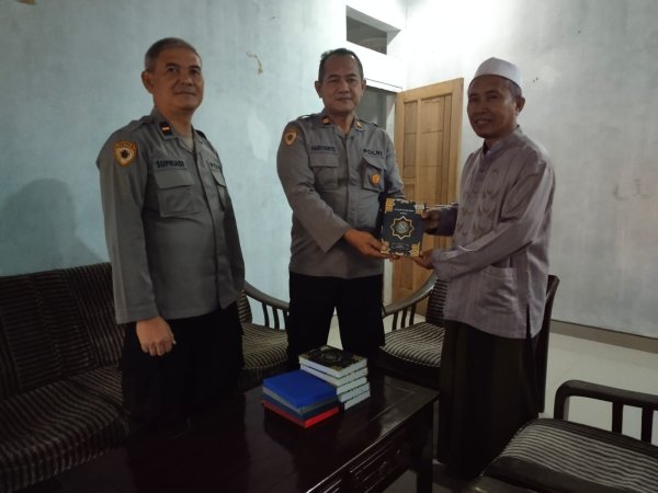 Polres Batu Salurkan Program 10.000 Kitab Suci Se-Jatim untuk Umat Beragama