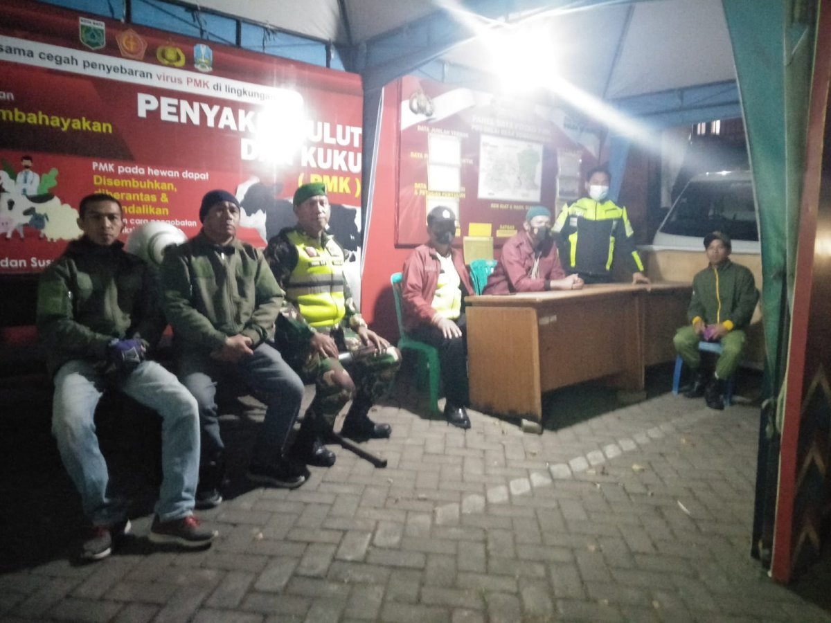 Antisipasi PMK, Petugas Lakukan Pemeriksaan SKKH di Pos Pam Songgokerto