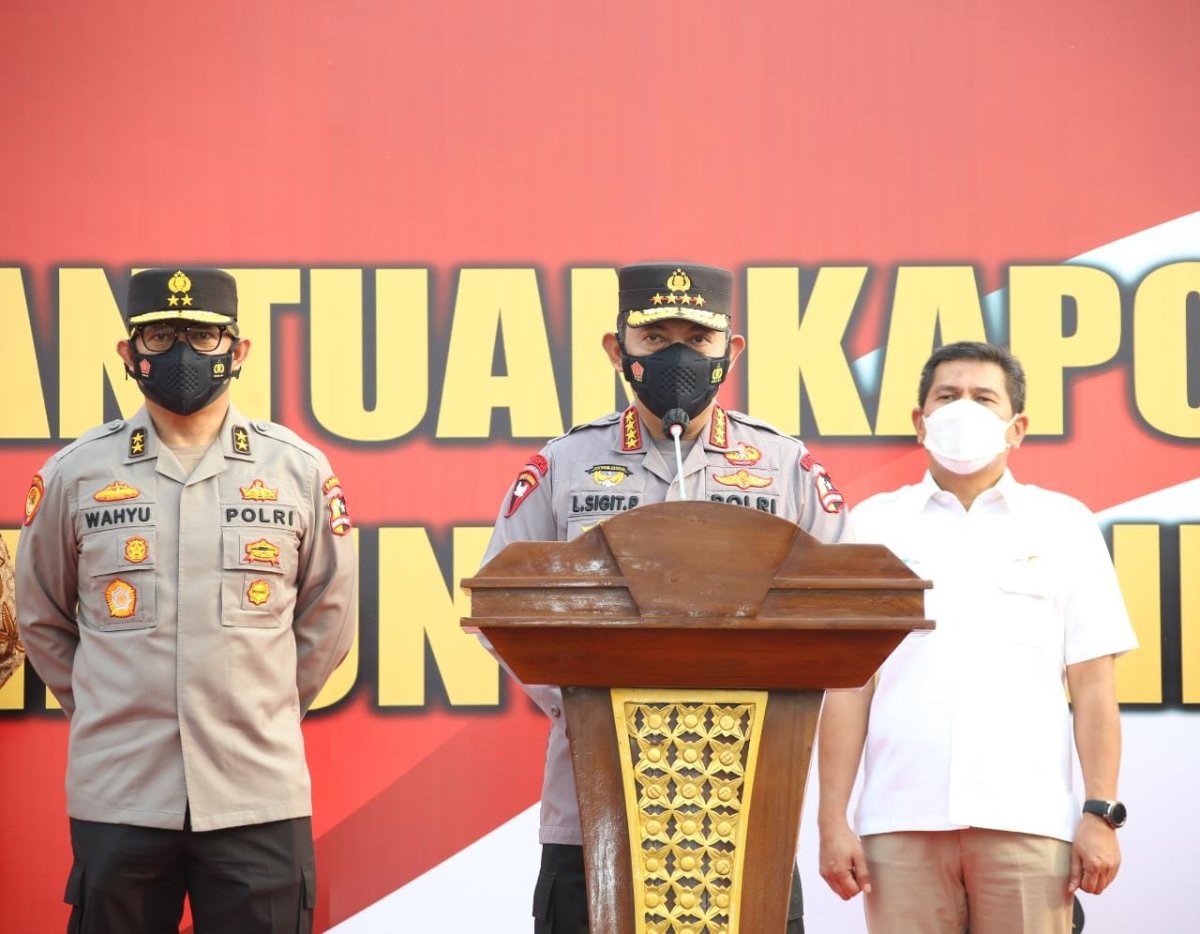 Kapolri Serahkan 10 Iso Tank untuk Indonesia, Antisipasi Ketersediaan Oksigen