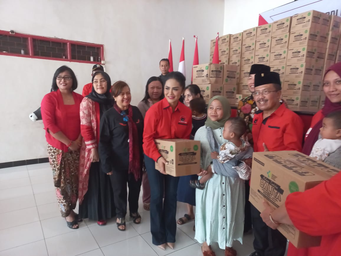 Tekan Angka Stunting, Anggota DPRD RI Krisdayanti Salurkan Bantuan Makanan Pendamping ASI