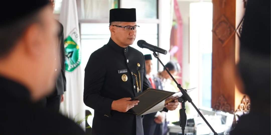 Pj. Wali Kota Batu Dr. Aries Agung Paewai Lantik 8 Pejabat Pimpinan Tinggi Pratama
