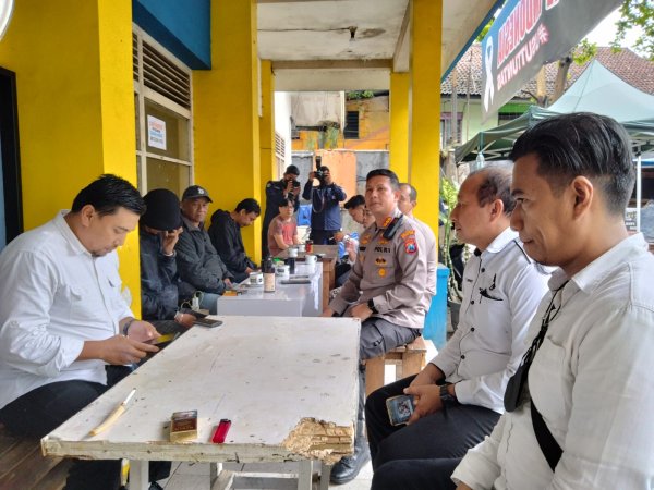 Silaturahmi dengan Tim Arema Gabungan di Posko KNPI, Kombes Pol Buher: Kuatkan Kembali Sinergitas