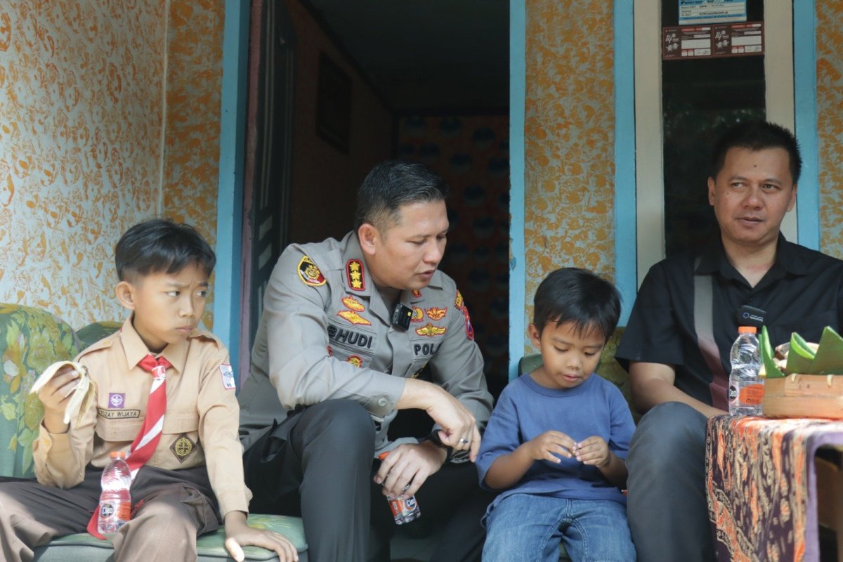 Tak Kenal Pangkat yang Penting Bermanfaat, Begini Kisah Persahabatan Kombes Pol. Buher dengan Seorang Bocah