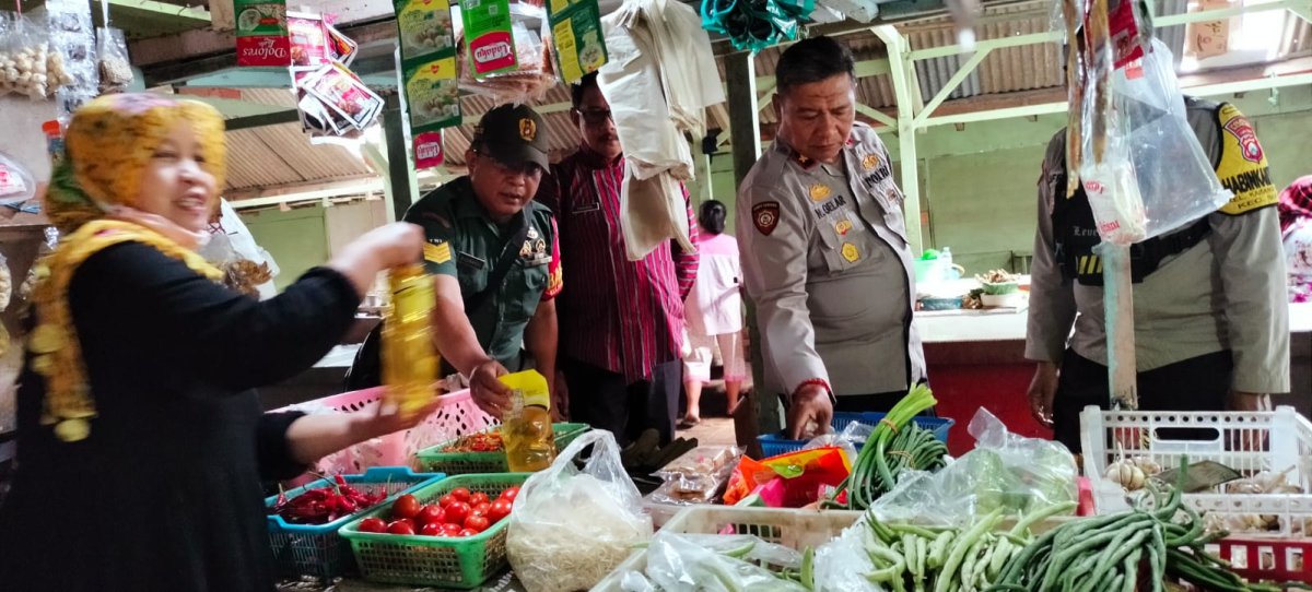 Cek Ketersediaan Bahan Pangan, Polresta Malang Kota Patroli Dialogis ke Pasar Tradisional
