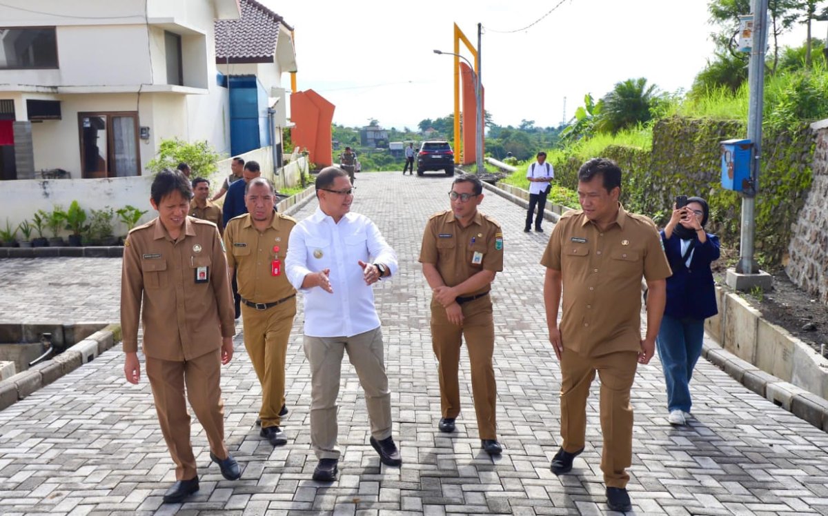 Pj. Wali Kota Batu, Aries Tinjau Perumahan Dinas Veteran, Kadis PDKP, Bangun Harapkan Dapat Dimanfaatkan dengan Baik