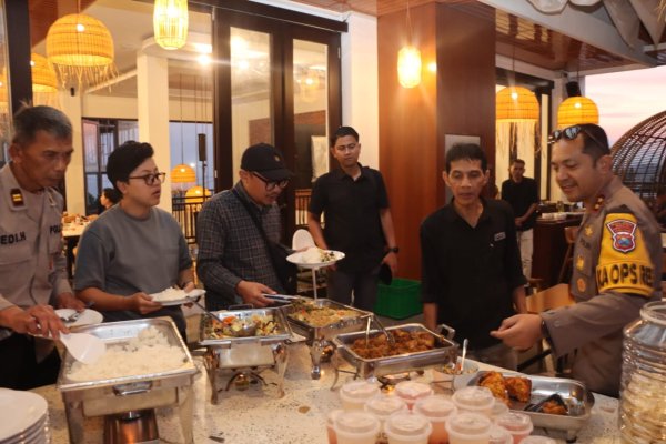 Momen Bulan Suci Ramadan 1446 H, Kapolres Batu AKBP Andi Ajak Bukber Wartawan