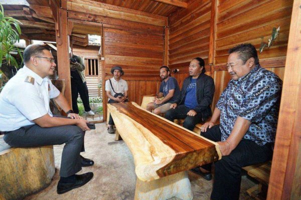 Pj. Wali Kota Batu Dr. Aries Agung Paewai Kunjungi Kampung Sakura di Desa Sidomulyo