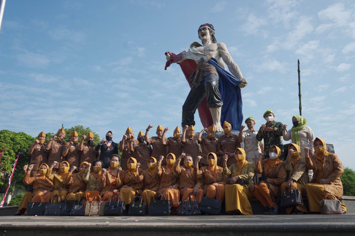 Peringati Hari Veteran Nasional RI, Wali Kota Batu Dewanti Rumpoko Bersama Veteran dan Pepabri Tabur Bunga