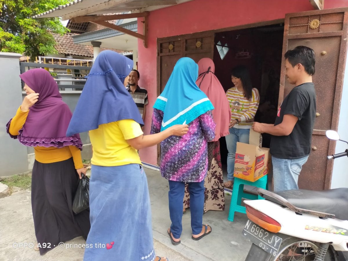 Hero Tito Berbagi Sembako Sembari Rayakan Milad