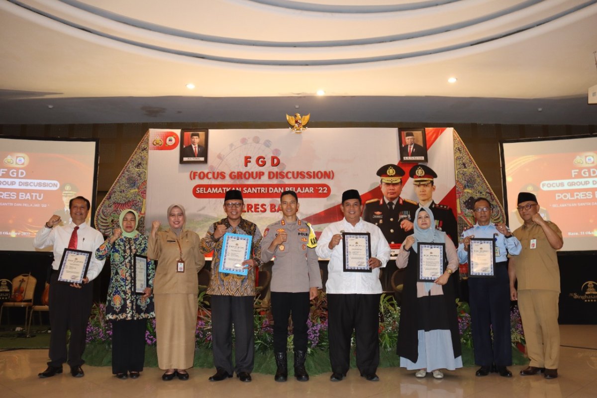 Usung Tema “Selamatkan Santri dan Pelajar”, Kapolres Batu AKBP Oskar Gelar FGD Cegah Kasus Bullying