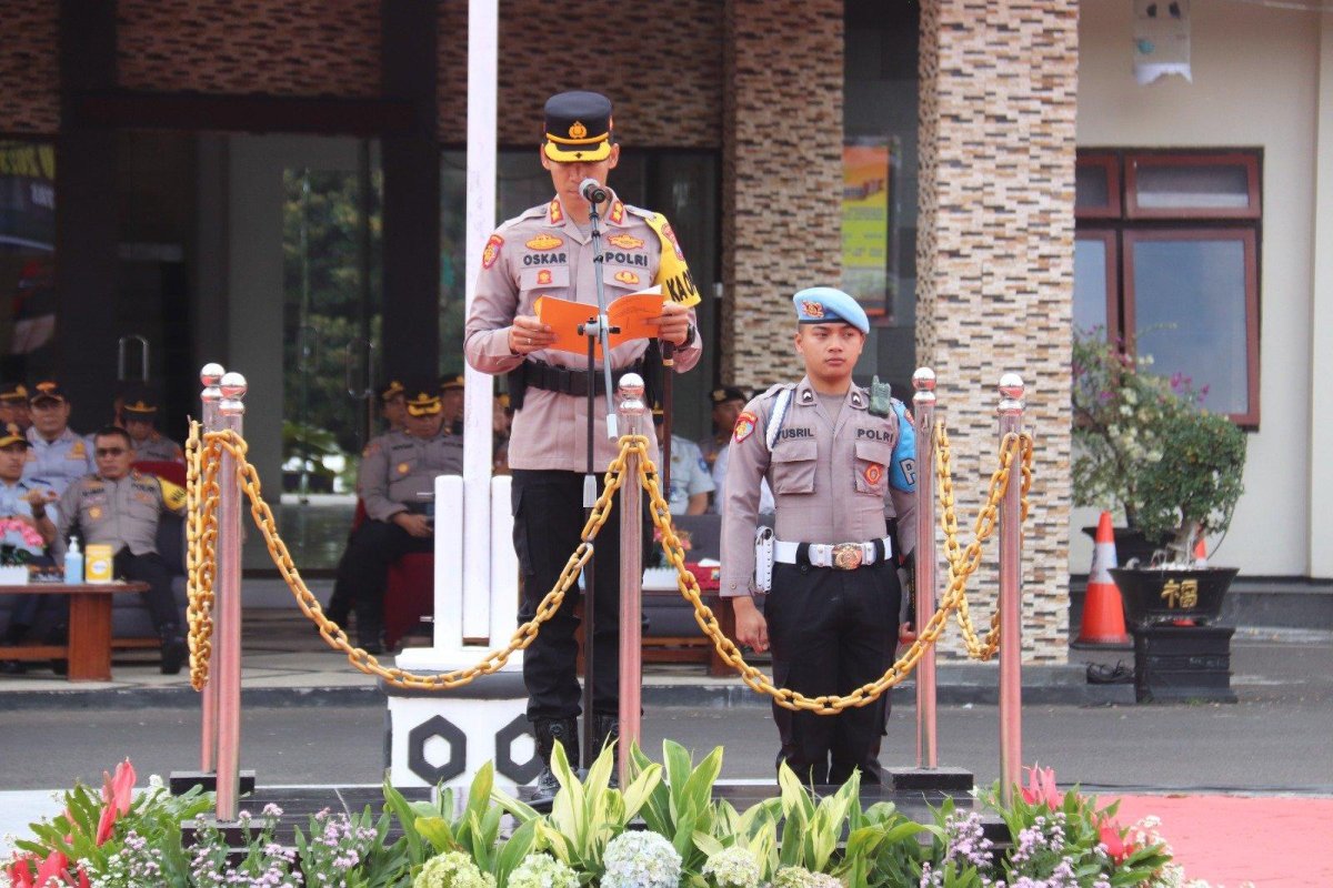 Pimpin Apel Gelar Pasukan Operasi Patuh Semeru 2023, Kapolres Batu AKBP Oskar: Laksanakan Tugas dengan Penuh Tanggung Jawab