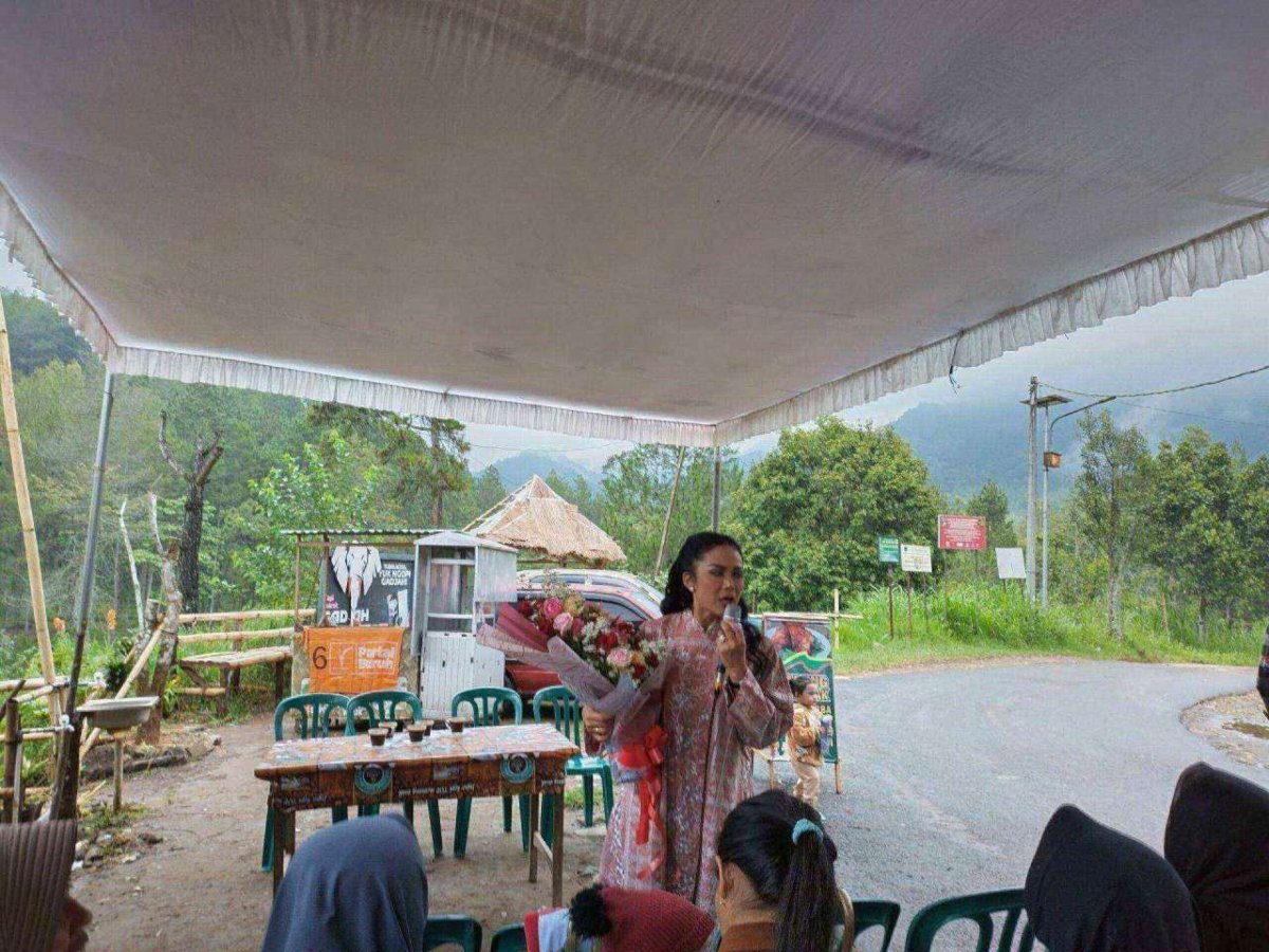 Sambang Warga di Dusun Talun, Kris Dayanti Gelar Kampanye “Gembira Simpul Rakyat”