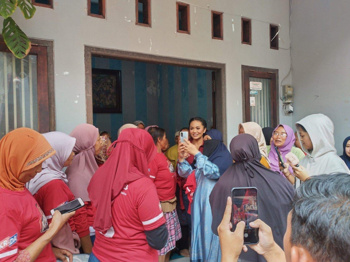 Fatkhurohmat Teman SD Kris Dayanti Bersama Warga Masyarakat Kaliputih Nyatakan Dukungan Penuh