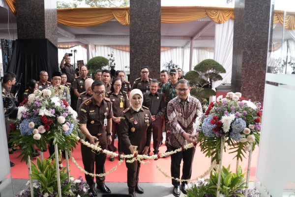 Kajati Jatim, Mia Amiati Resmikan Gedung Baru Kantor Kejari Batu Hibah dari Pemkot Batu