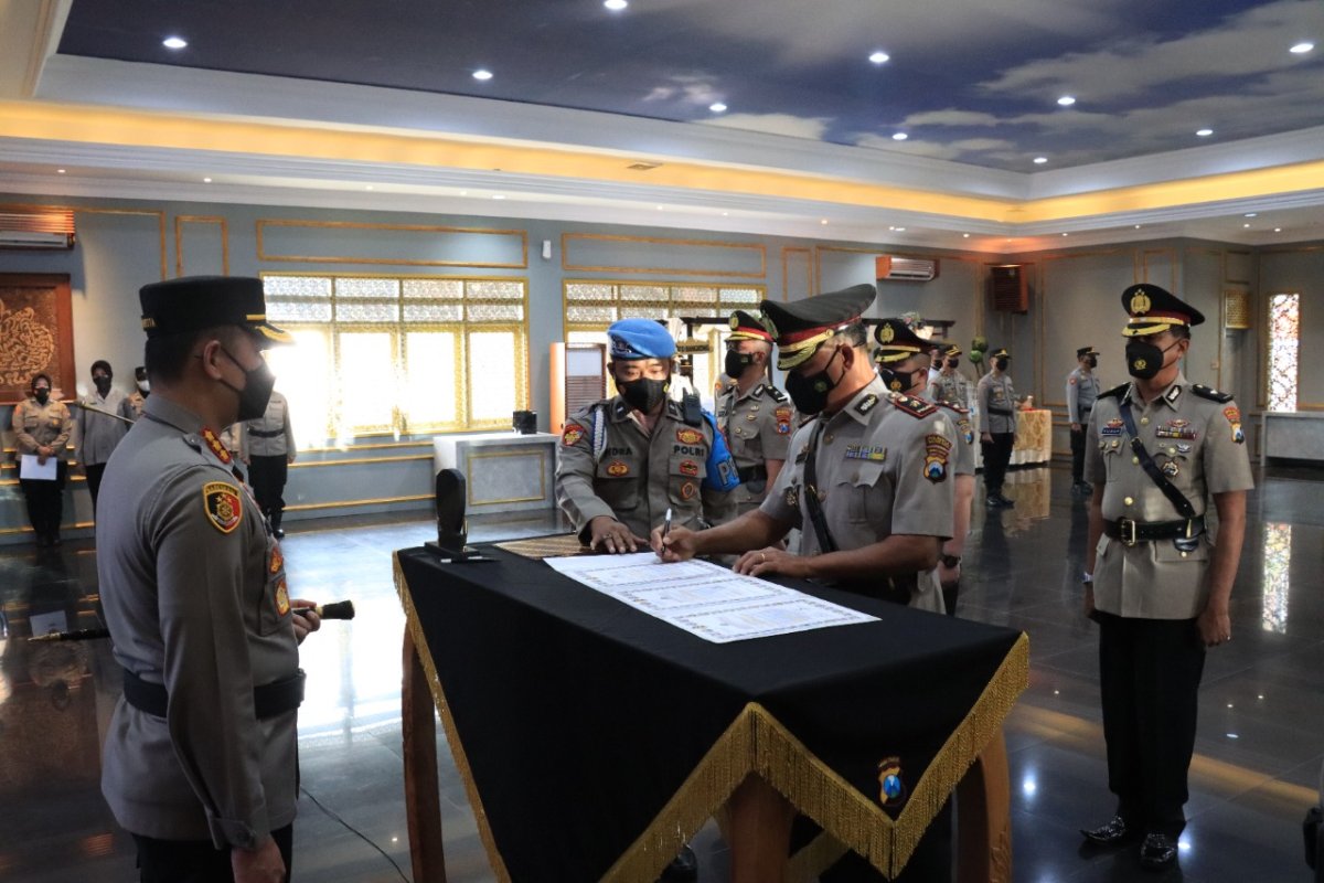 Kombes Pol. Buher Pimpin Sertijab Kapolsek Kedungkandang dan Kasatresnarkoba Polresta Malang Kota