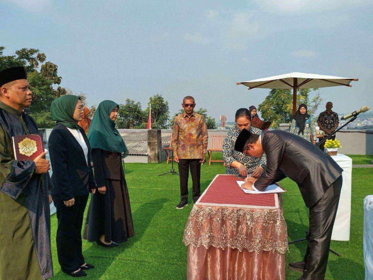 Harapkan Layani Masyarakat dengan Baik, Kakan BPN Kota Batu, Nasep Vandi Sulistiyo Lantik Dua PPAT
