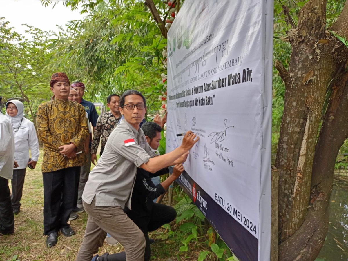 Bubuhkan Petisi, Dian Ketua IWO Kota Batu Dukung Pelestarian Ekosistem Lingkungan dan Sumber Mata Air
