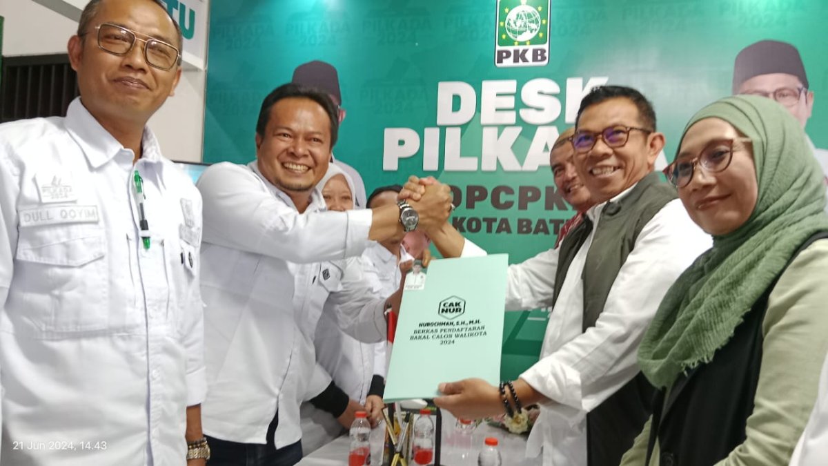 Kendarai Vespa, Cak Nur Bacawali Kota Batu 2024 Kembalikan Berkas ke DPC PKB