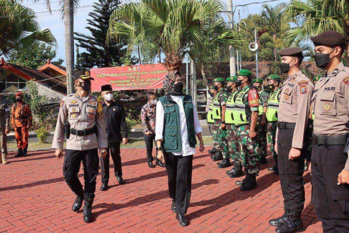 Kapolres Batu AKBP Oskar Melaksanakan Apel Gelar Pasukan Kesiapan Pengamanan Pilkades, dan Peresmian Satgas Anti Judi
